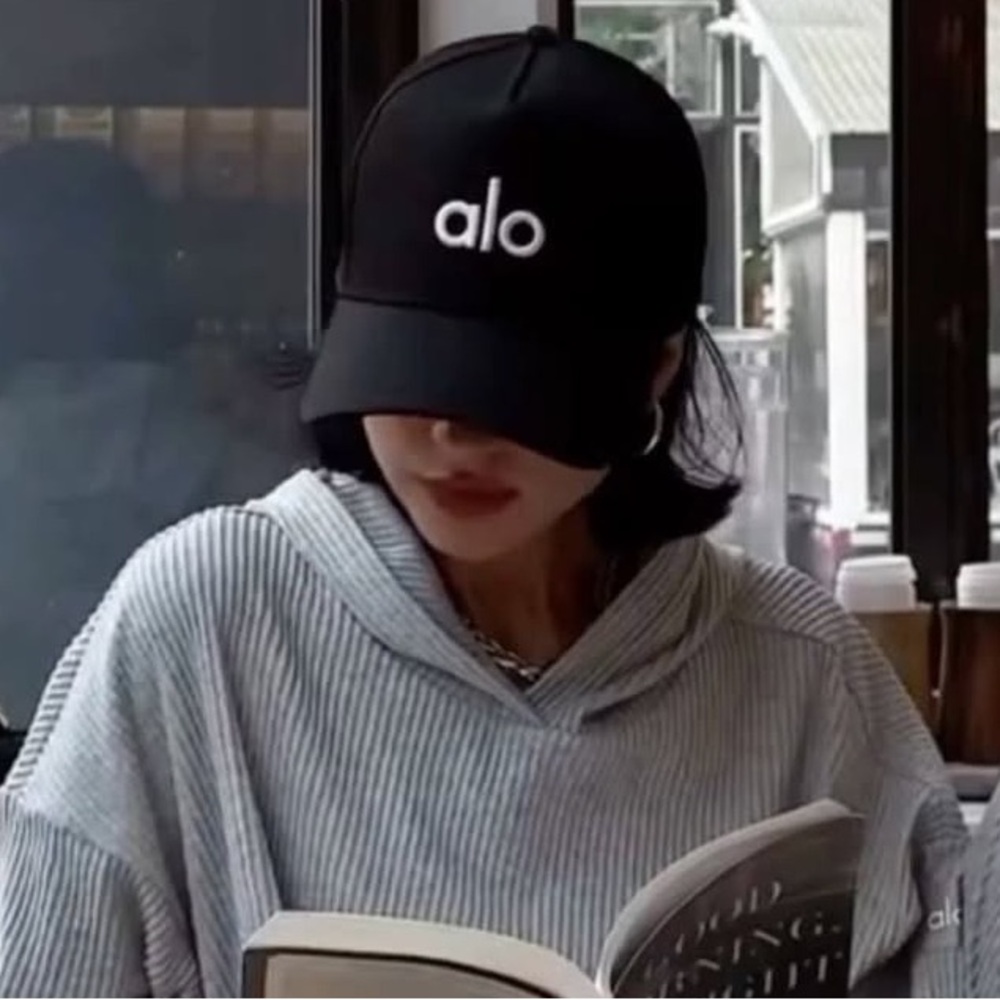 ALO Yoga Women's black hat